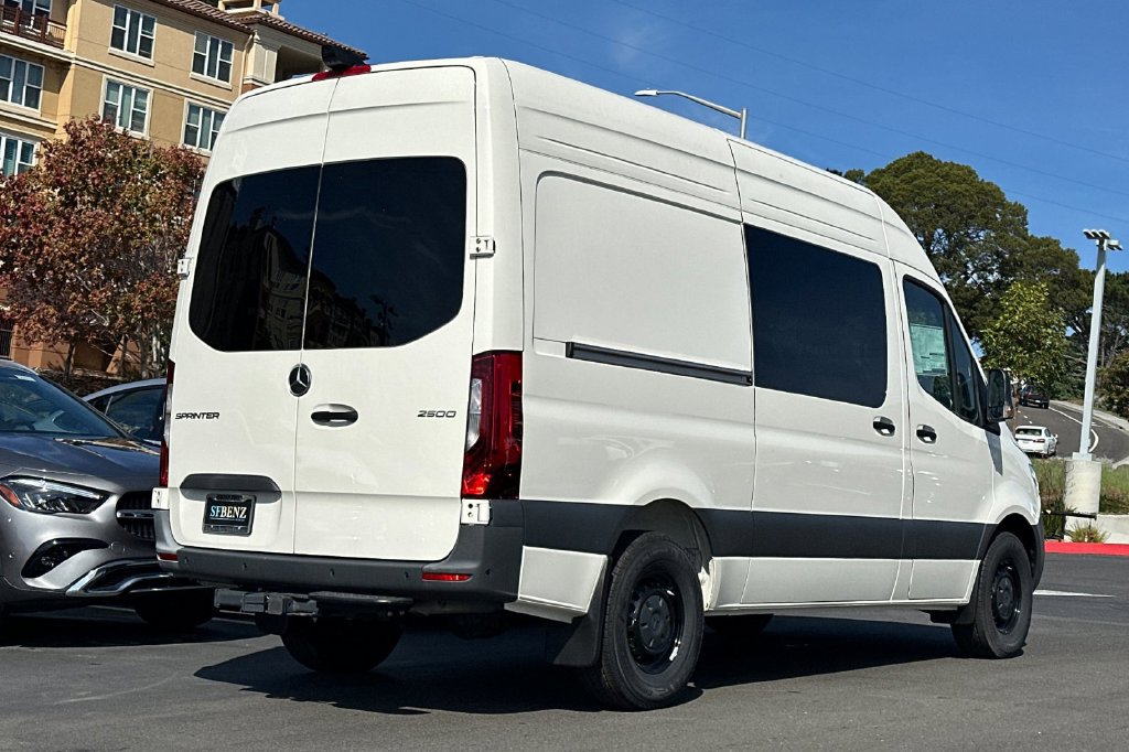 Used 2025 Mercedes-Benz Sprinter 2500 image 4
