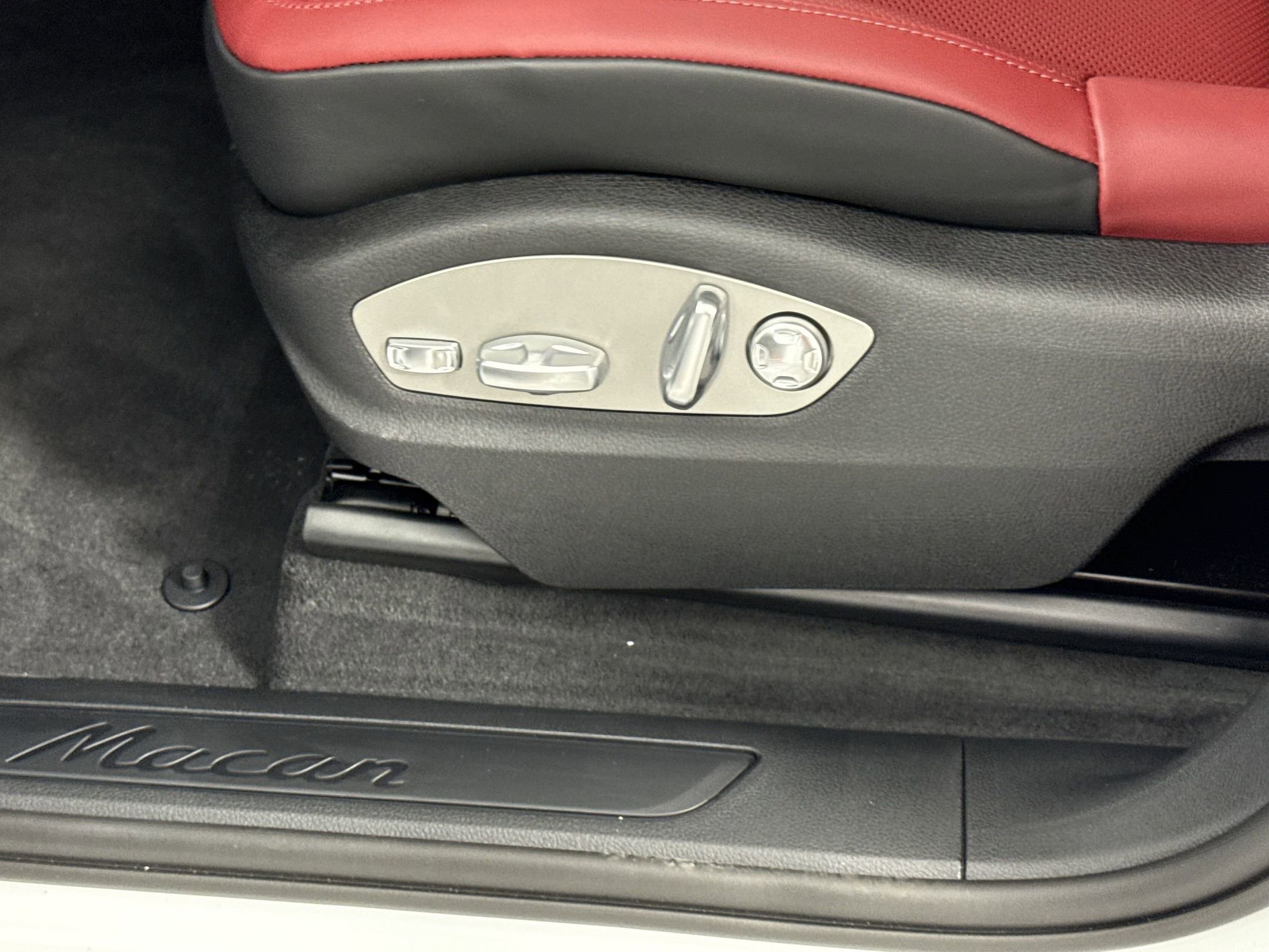 New 2025 Porsche Macan image 15