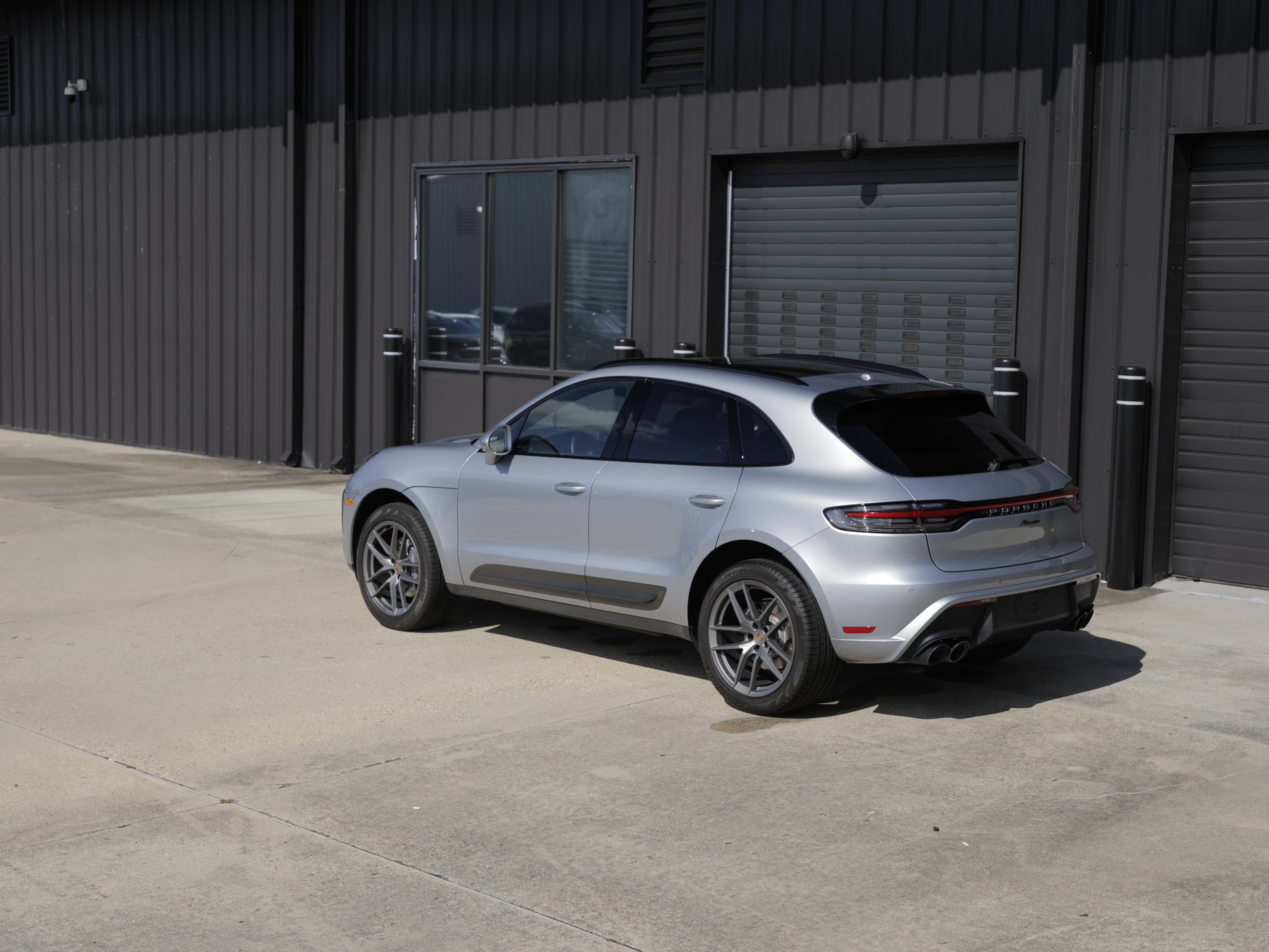 Certified 2023 Porsche Macan Turbo AWD/4WD image 14