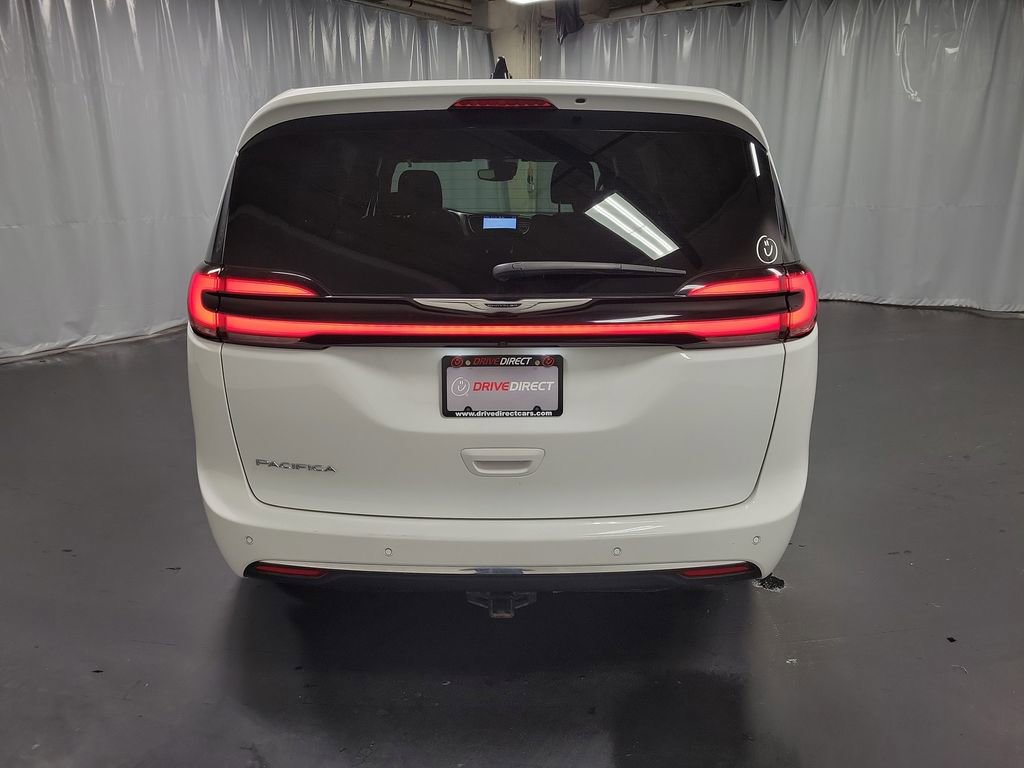 Used 2024 Chrysler Pacifica Touring FWD image 7