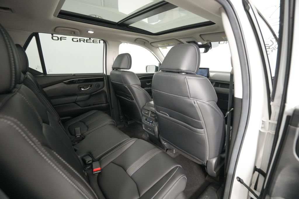 Used 2025 Honda Pilot Touring image 18