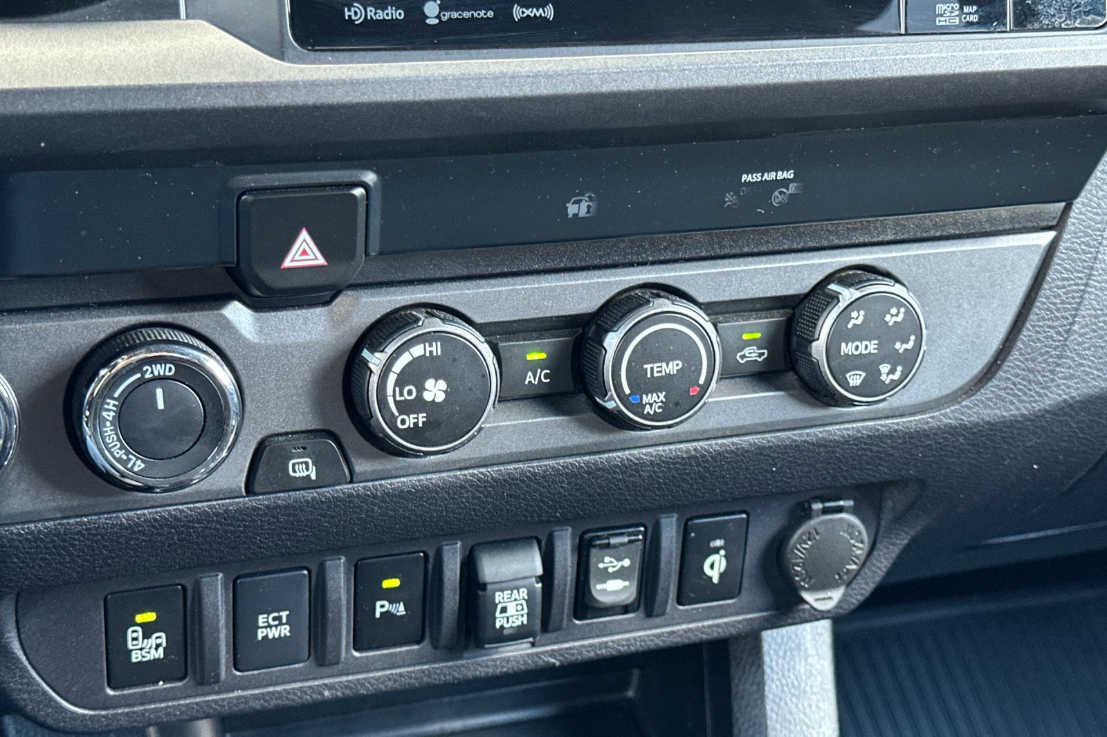 Used 2019 Toyota Tacoma TRD Sport w/ Technology Package AWD/4WD image 19