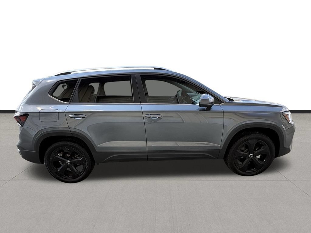Used 2025 Volkswagen Taos SEL AWD/4WD image 4
