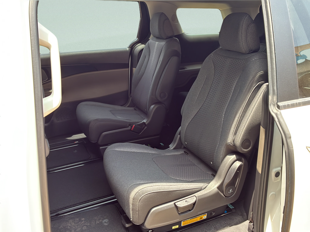 New 2026 Kia Carnival LX FWD image 24