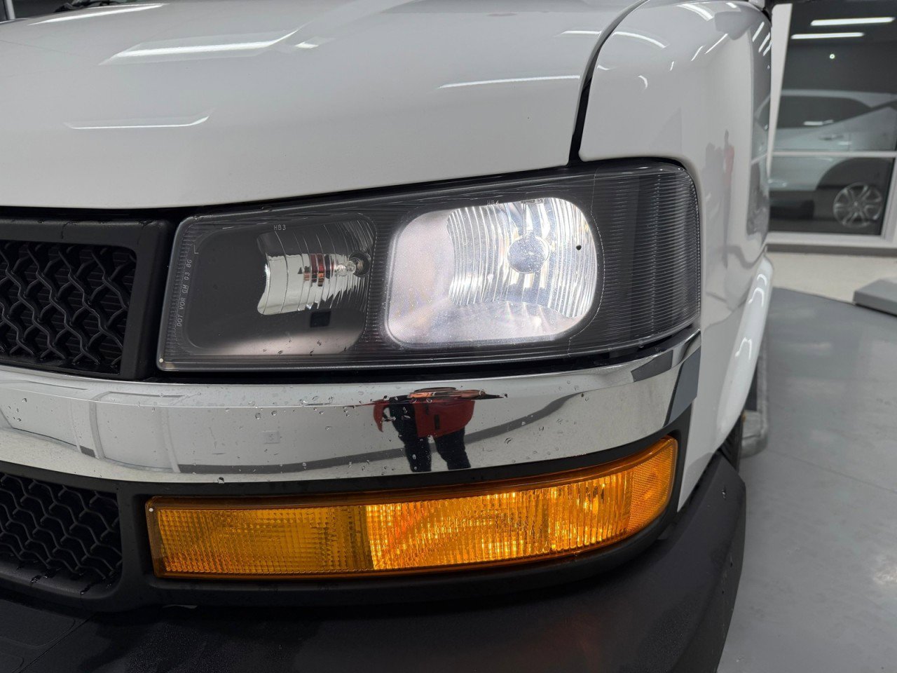 Used 2023 Chevrolet Express 2500 w/ Driver Convenience Package image 28