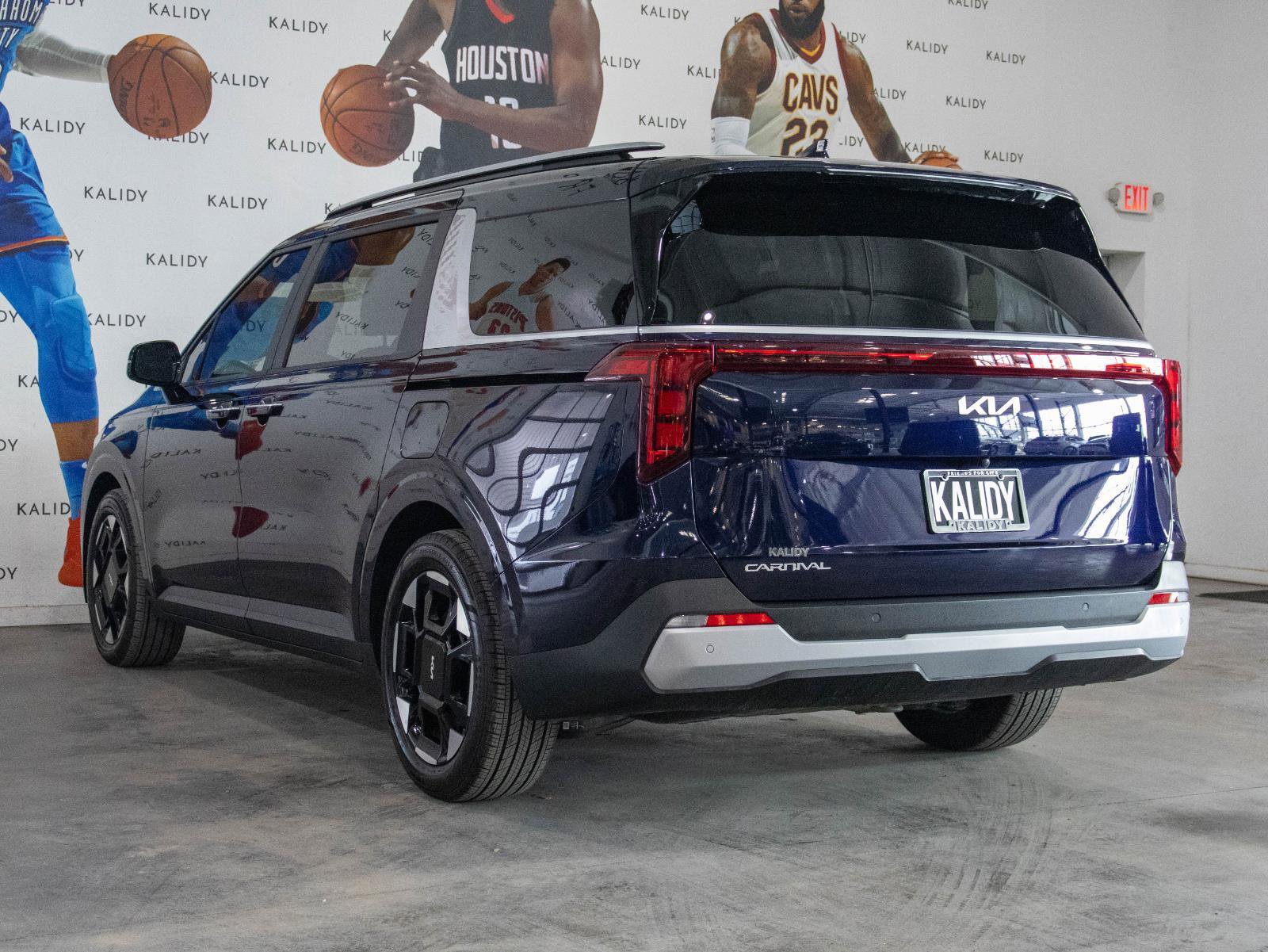 Used 2026 Kia Carnival EX image 22