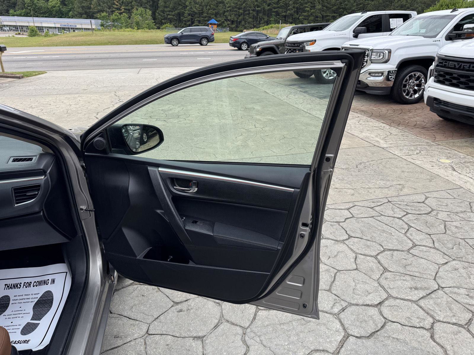 Used 2015 Toyota Corolla LE FWD image 14