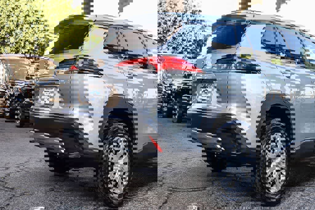 Used 2023 Toyota Corolla Cross L image 9