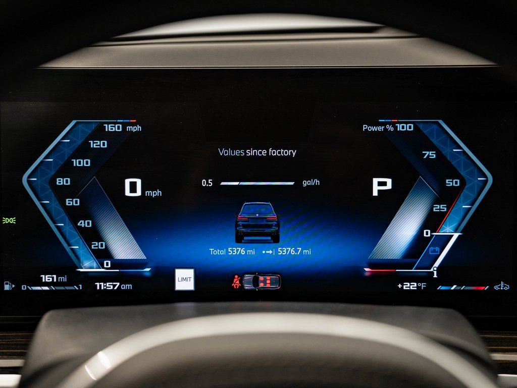 Used 2024 BMW X7 M60i w/ Executive Package image 33