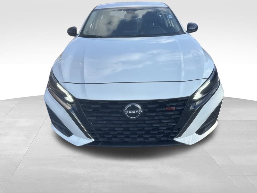 Used 2024 Nissan Altima 2.5 SR image 2