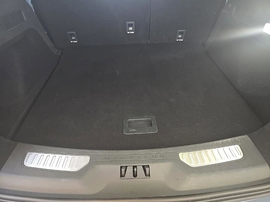 Used 2025 Lincoln Nautilus Reserve image 34