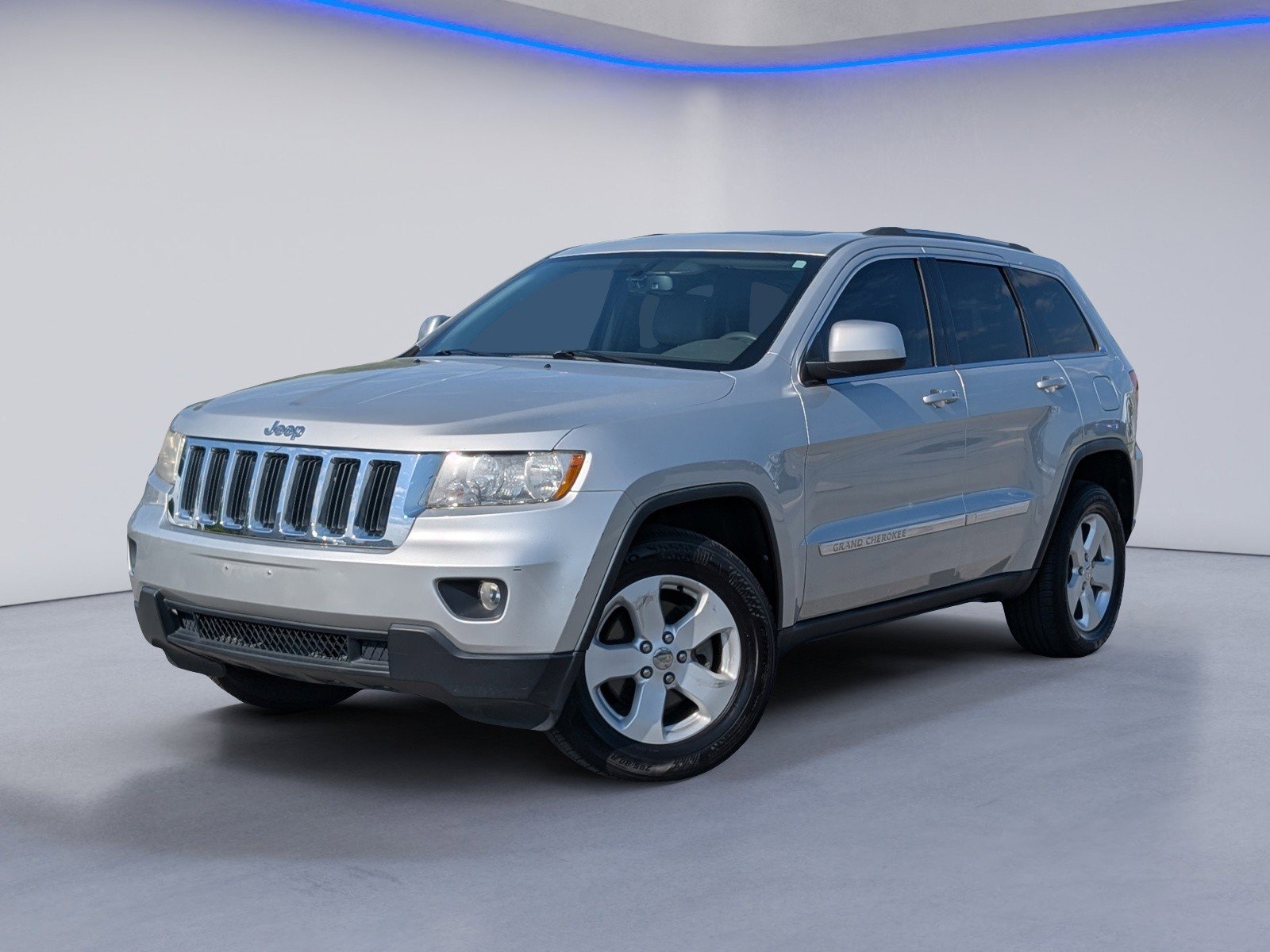 Used 2013 Jeep Grand Cherokee Laredo AWD/4WD image 2