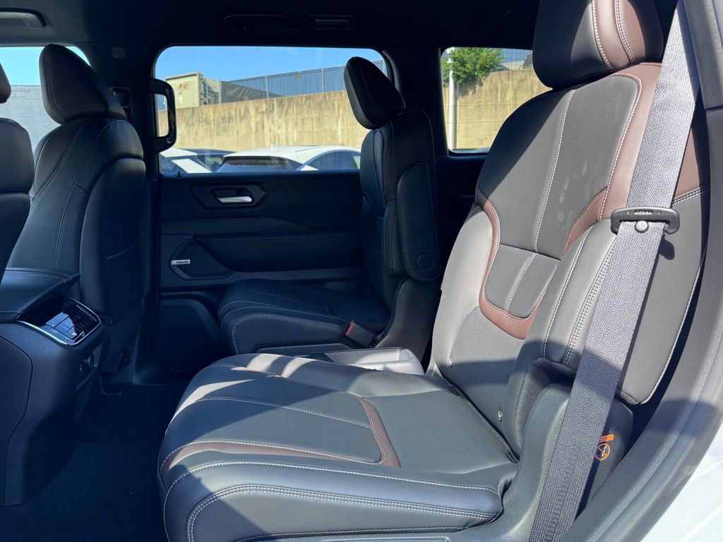 New 2025 Nissan Armada SL w/ Captain's Chari Seat Package image 19