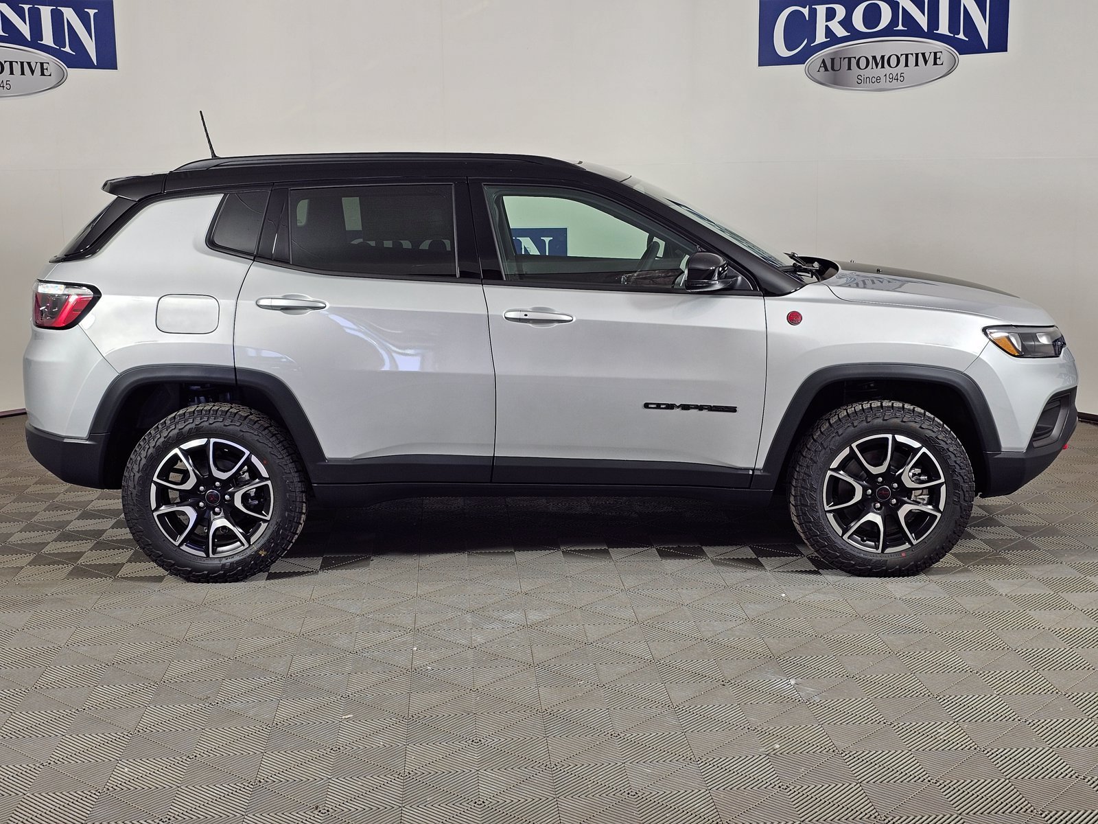 New 2026 Jeep Compass Trailhawk w/ Sun, Sound & Navigation Group AWD/4WD image 29