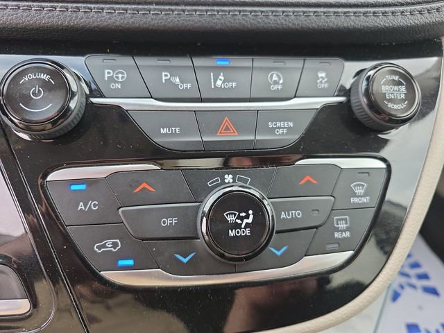 Used 2018 Chrysler Pacifica Limited w/ Tire & Wheel Group image 25