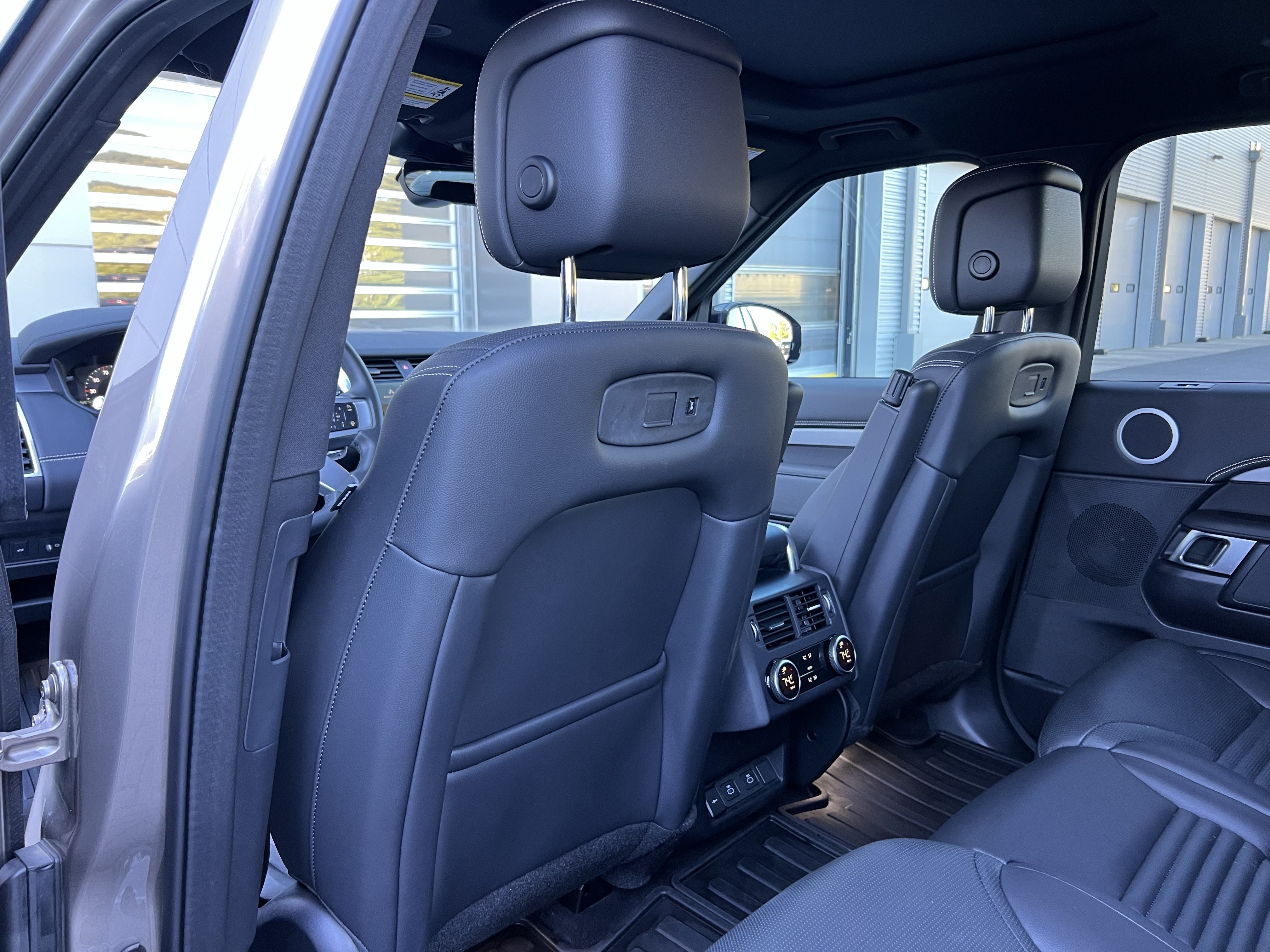 Certified 2025 Land Rover Discovery Dynamic SE AWD/4WD image 34