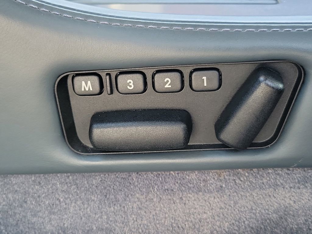 Used 2007 Aston Martin DB9 Volante image 16