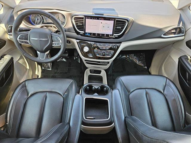 Used 2023 Chrysler Pacifica Touring-L FWD image 22