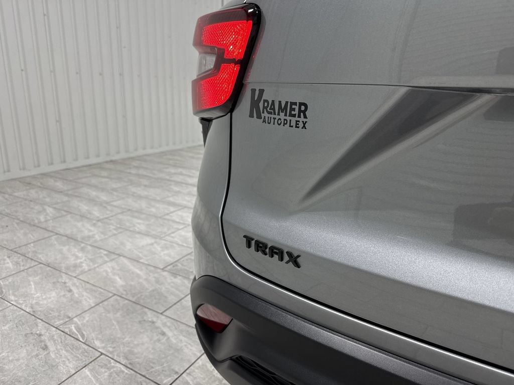 New 2026 Chevrolet Trax LT w/ Midnight Edition FWD image 33