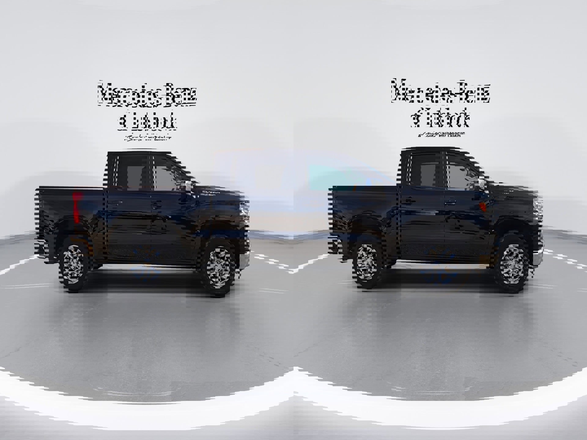 Used 2024 Chevrolet Silverado 1500 LT image 2