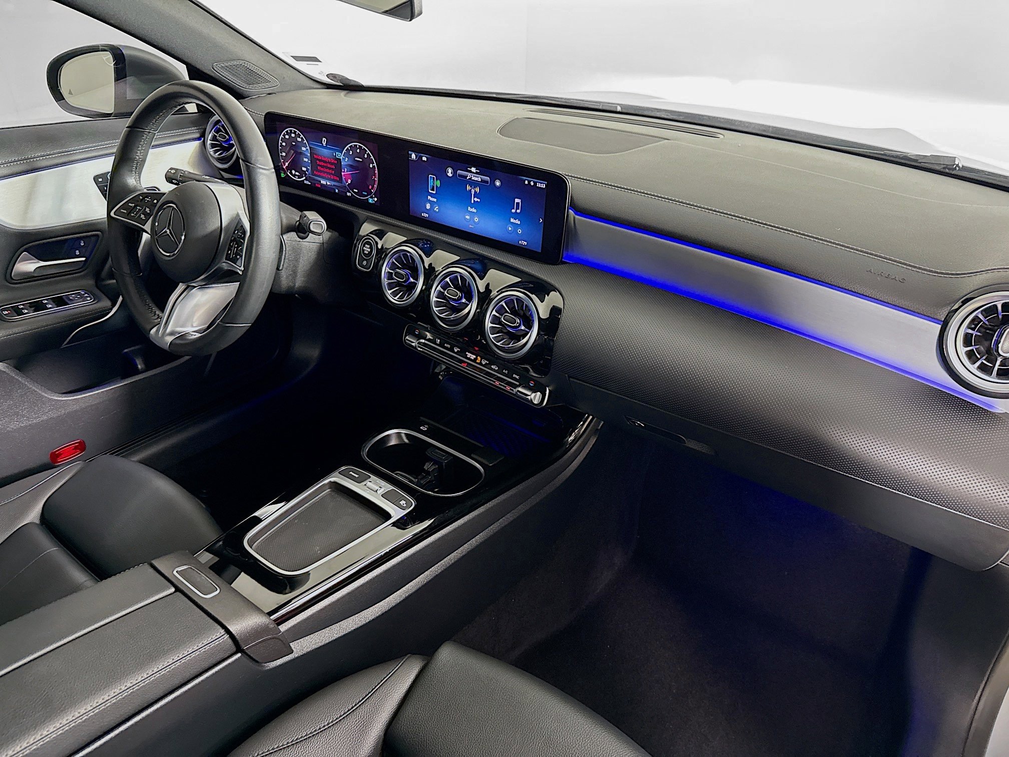 Used 2025 Mercedes-Benz CLA 250 4MATIC image 35