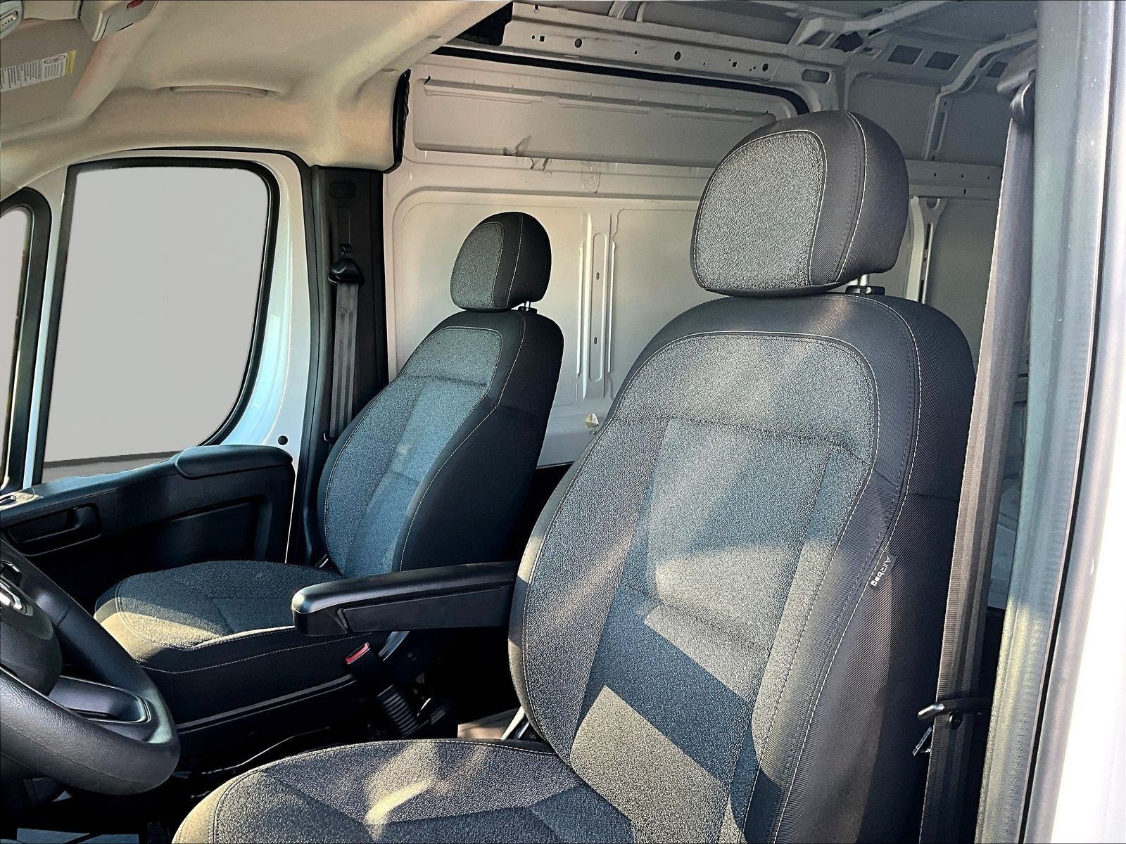 Used 2024 RAM ProMaster 2500 w/ Convenience Group FWD image 20