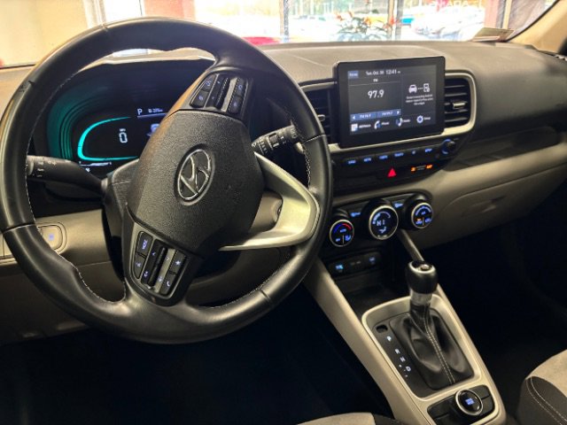 Used 2024 Hyundai Venue SEL image 11