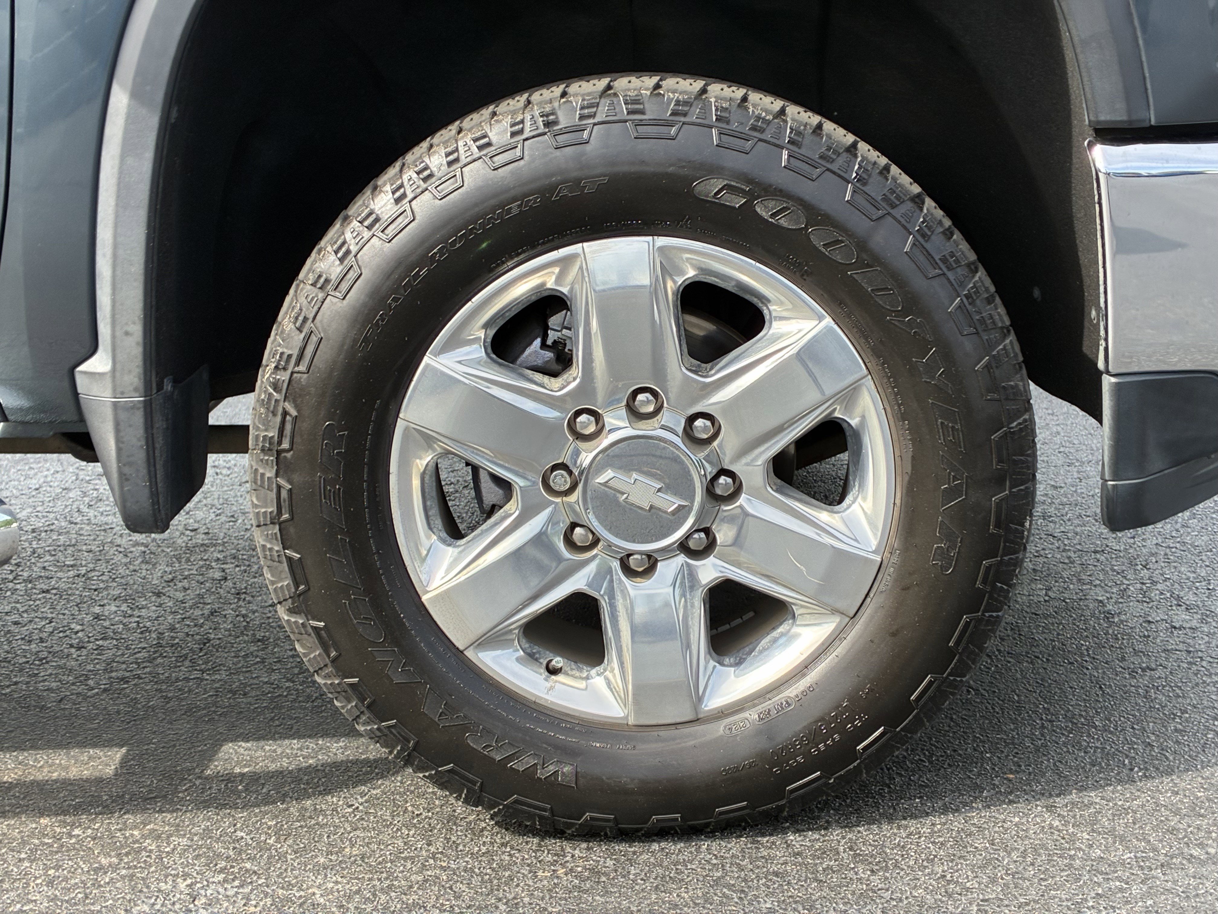 Used 2020 Chevrolet Silverado 2500 LTZ w/ LTZ Premium Package AWD/4WD image 6