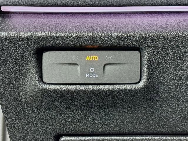 New 2025 Volkswagen Tiguan SE image 10