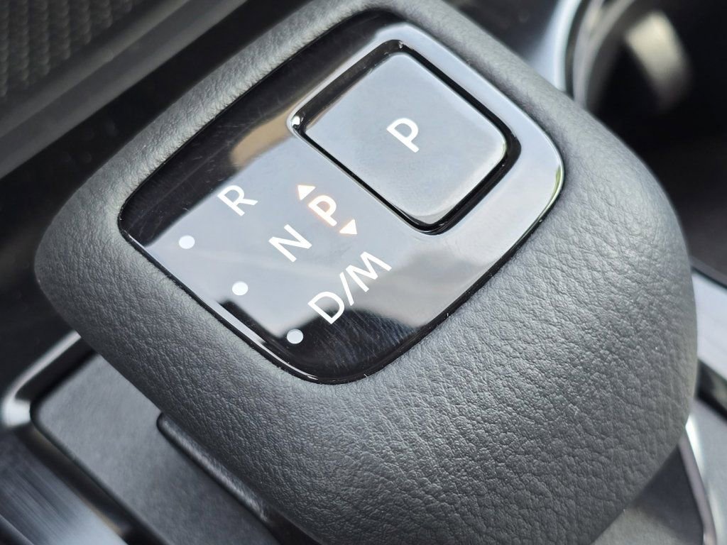 Used 2023 Nissan Rogue S AWD/4WD image 28