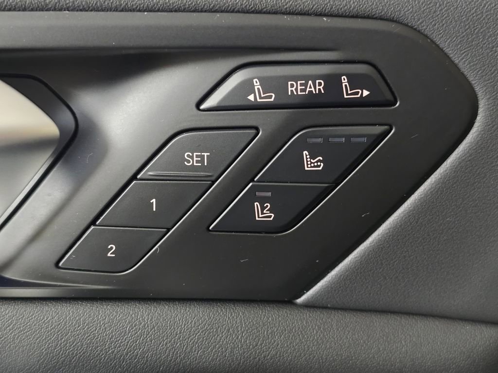 Certified 2024 BMW X7 M60i w/ Executive Package image 17