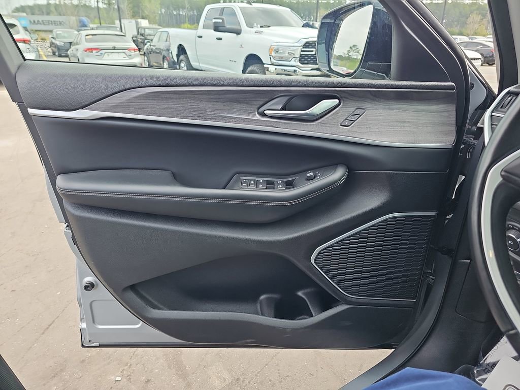 Used 2022 Jeep Grand Cherokee L Limited image 31