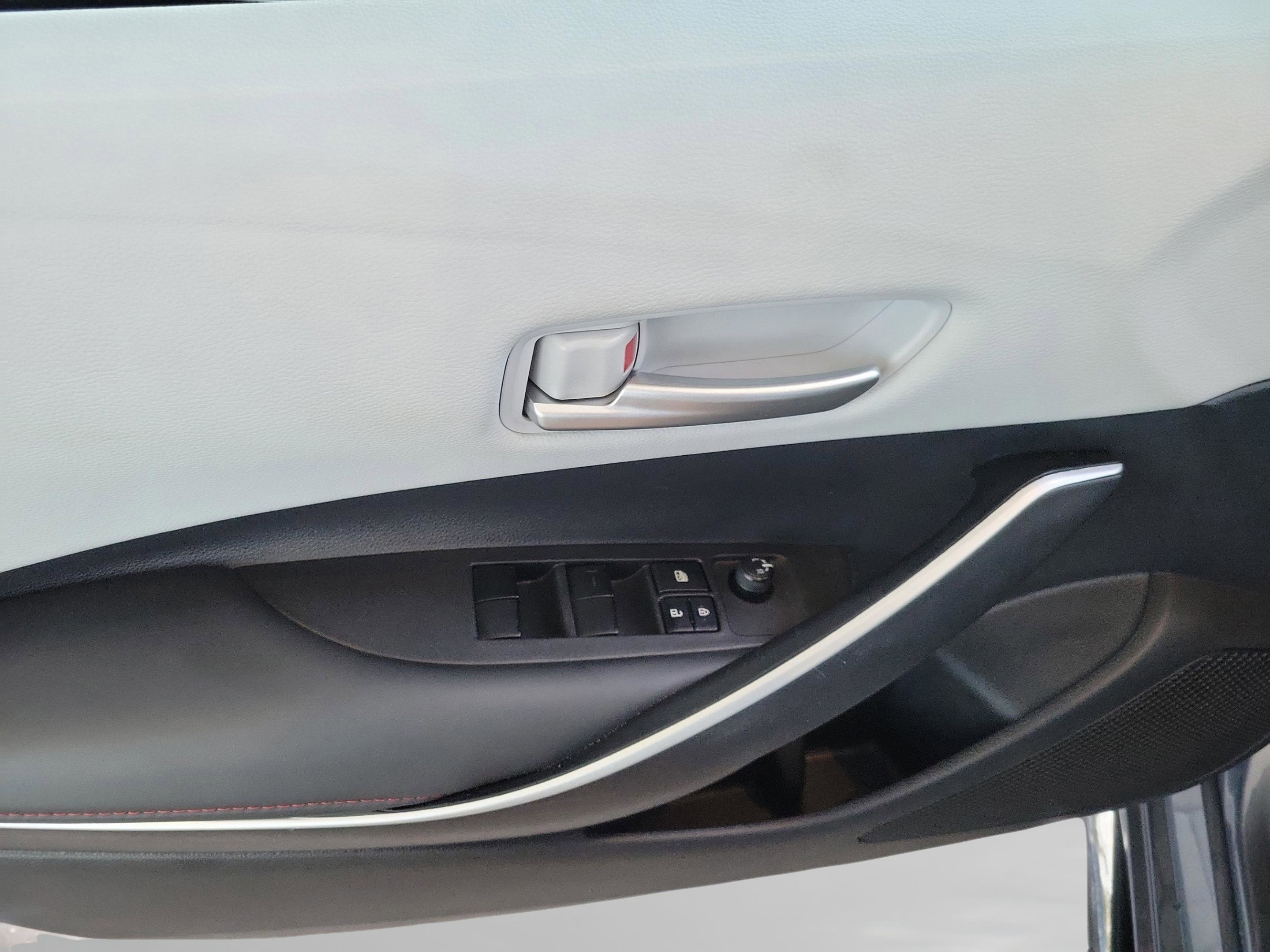 Certified 2025 Toyota Corolla SE image 28