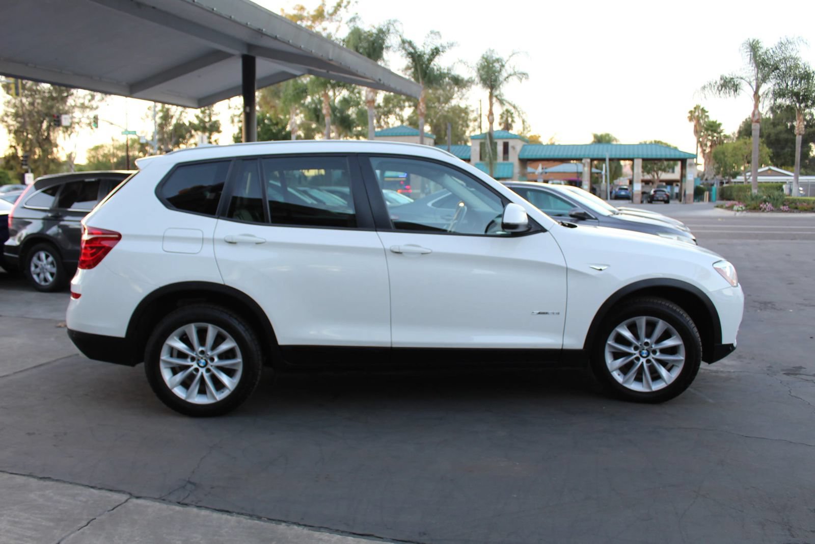 Used 2017 BMW X3 sDrive28i RWD image 6