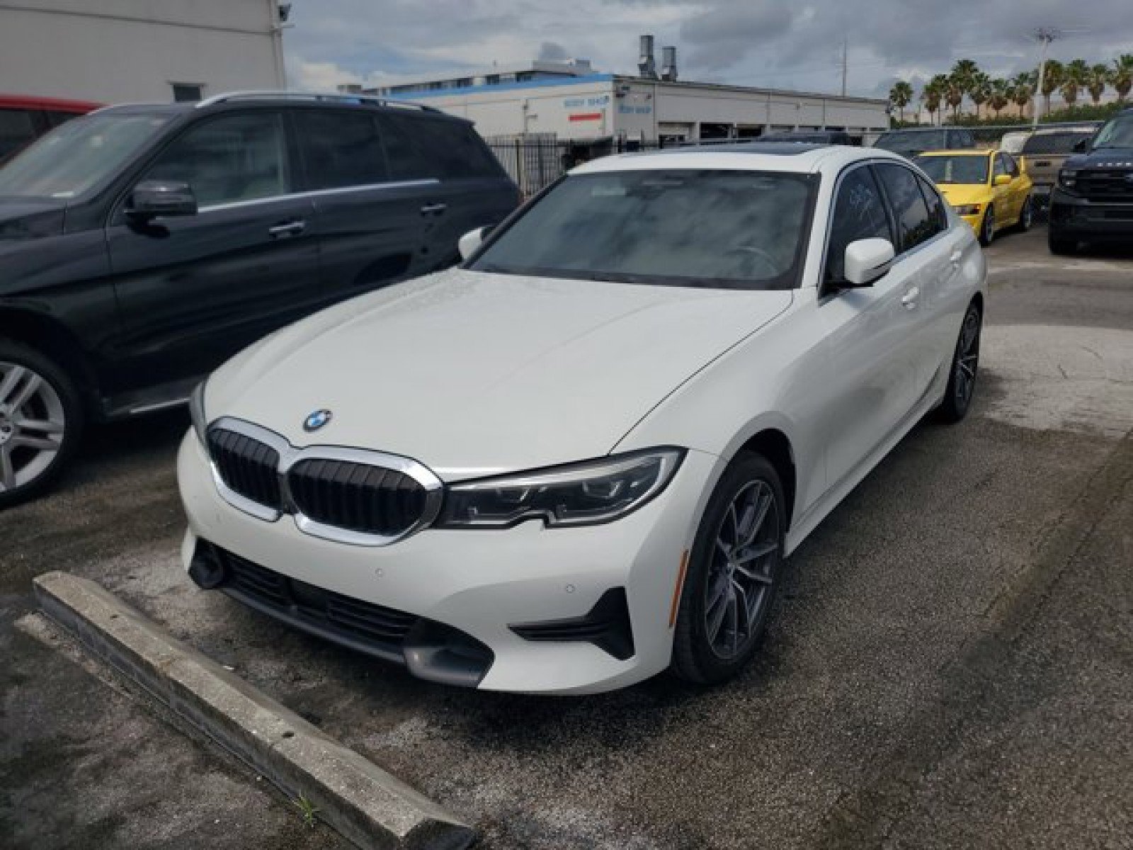 Used 2021 BMW 330i xDrive Sedan AWD/4WD image 2