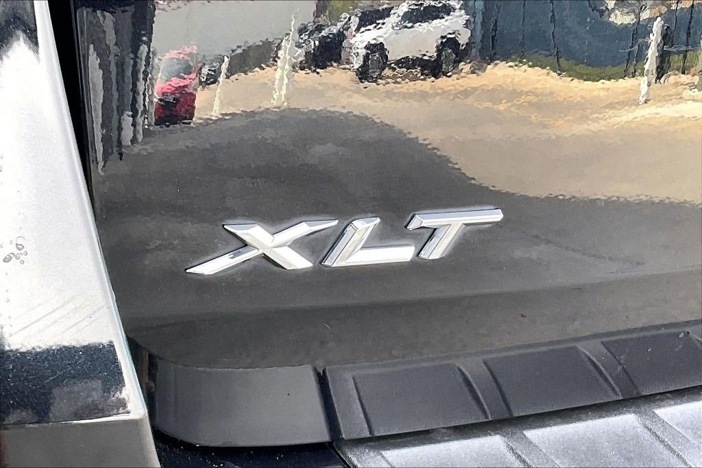 Used 2020 Ford Explorer XLT w/ Equipment Group 202A AWD/4WD image 8