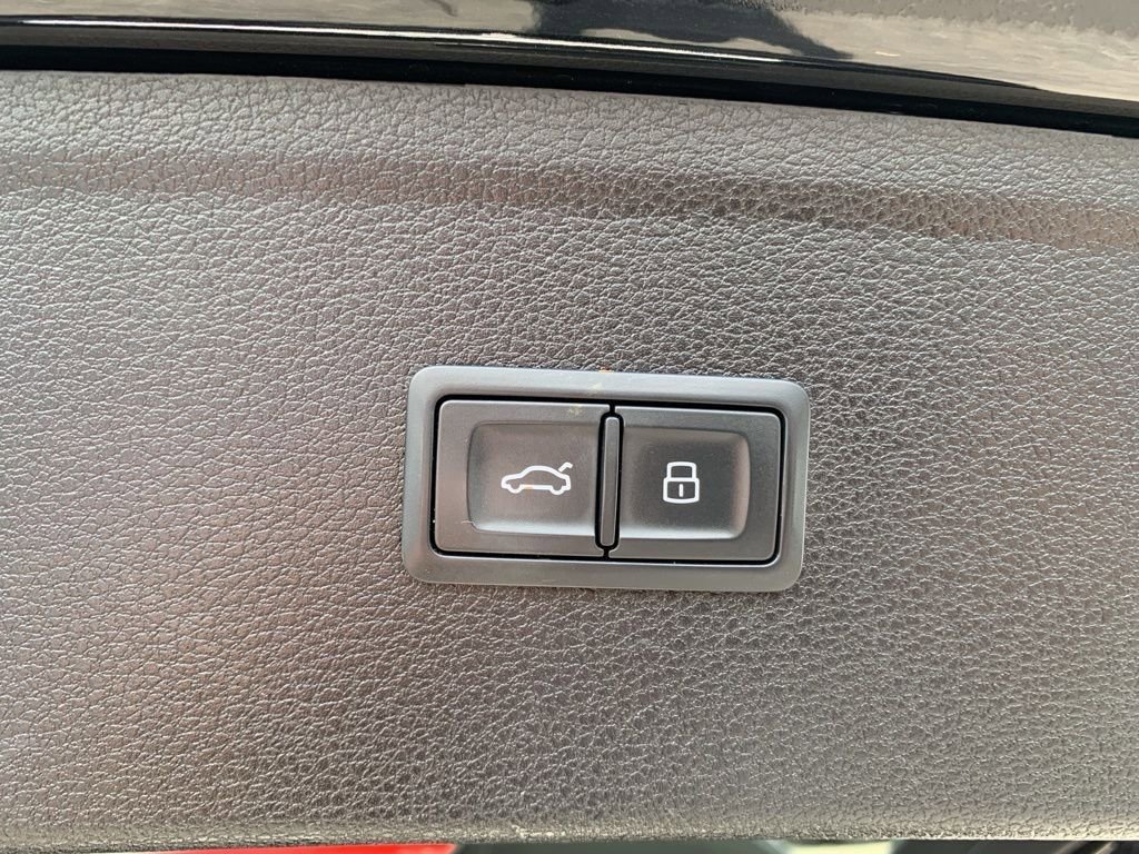 Used 2022 Audi Q5 e Premium w/ Convenience Package image 30