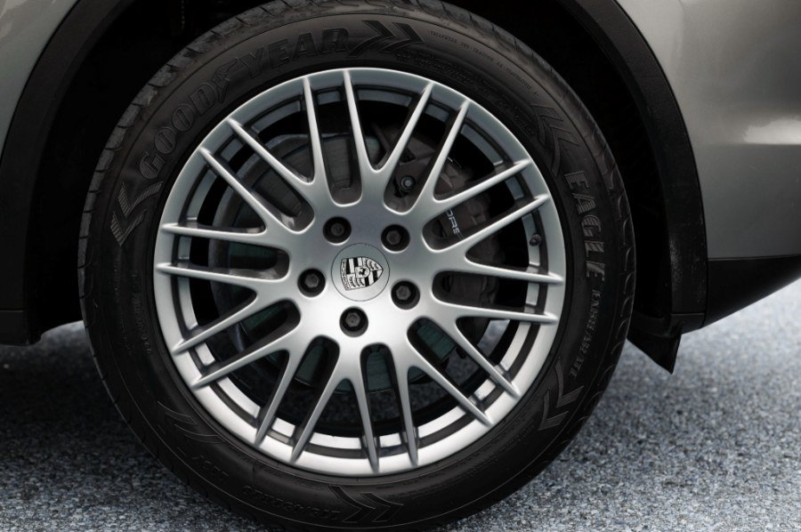 Used 2013 Porsche Cayenne Diesel AWD/4WD image 32
