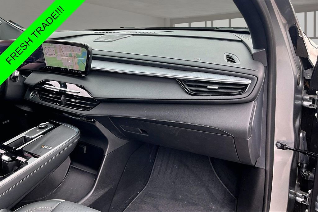 Used 2025 Buick Enclave Sport Touring FWD image 25
