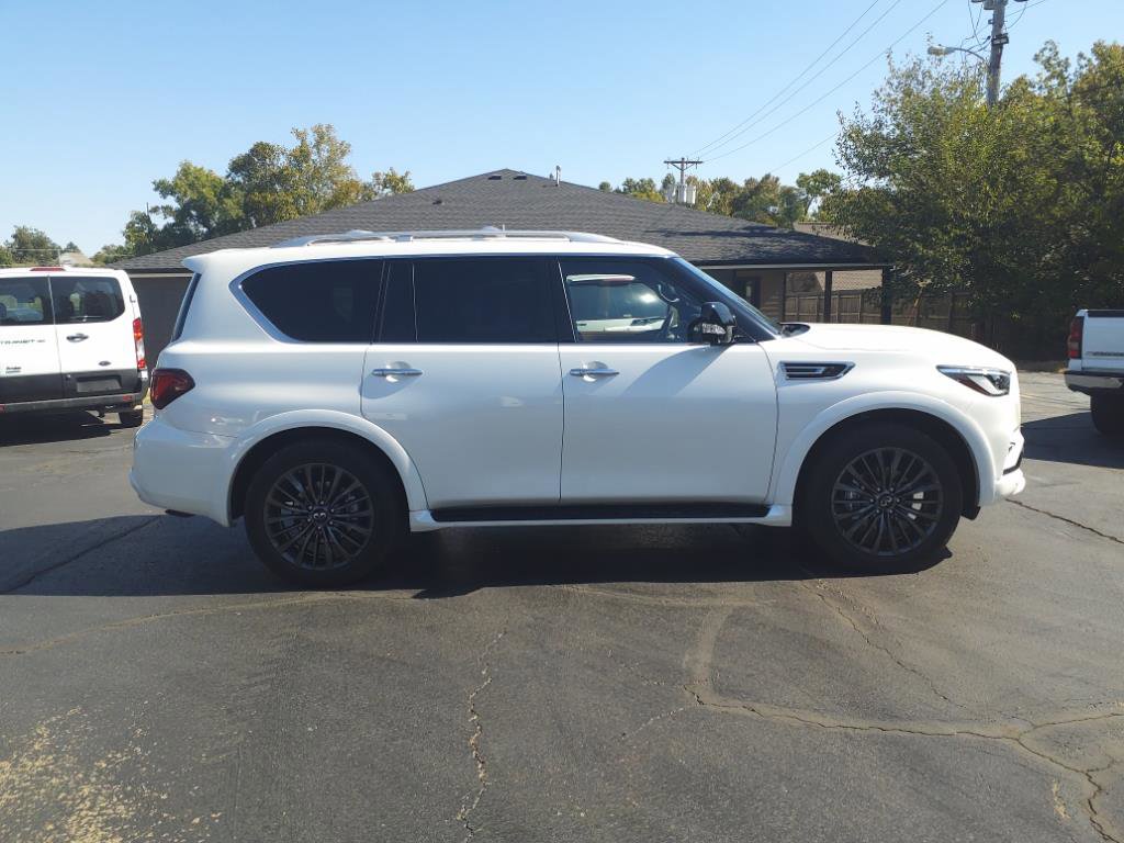 Used 2024 INFINITI QX80 Sensory image 2