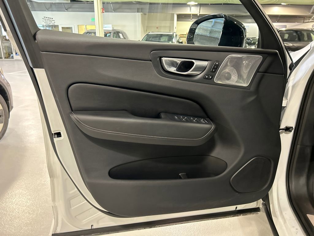 Certified 2024 Volvo XC60 T8 Ultimate w/ Protection Package Premier image 9