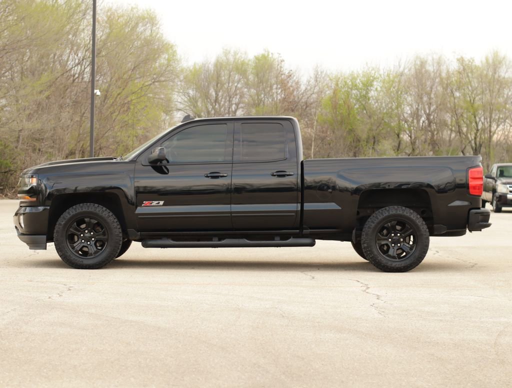 Used 2016 Chevrolet Silverado 1500 LT w/ Midnight Edition image 4
