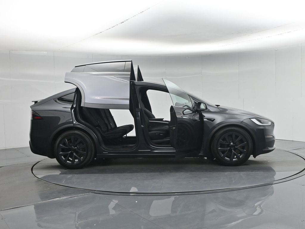 Used 2024 Tesla Model X image 3