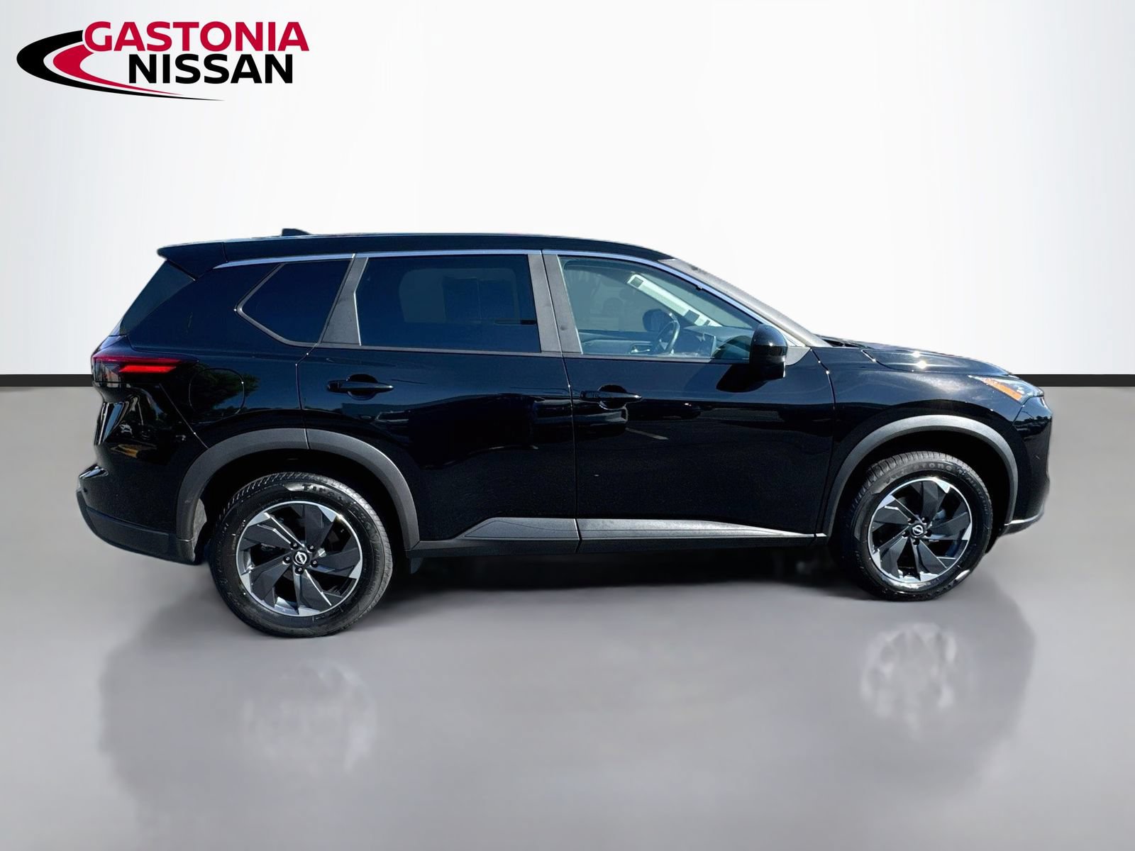Used 2025 Nissan Rogue SV AWD/4WD image 10