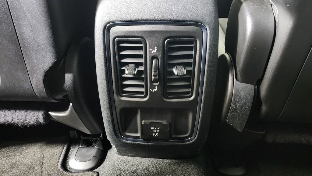 Used 2022 Jeep Grand Cherokee Laredo X image 28