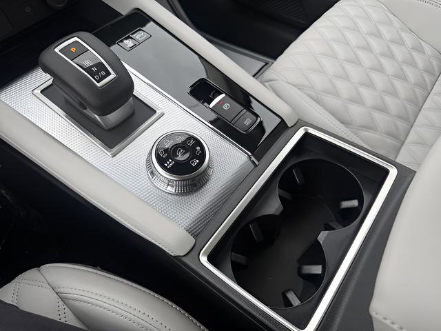 New 2025 Mitsubishi Outlander SEL image 22