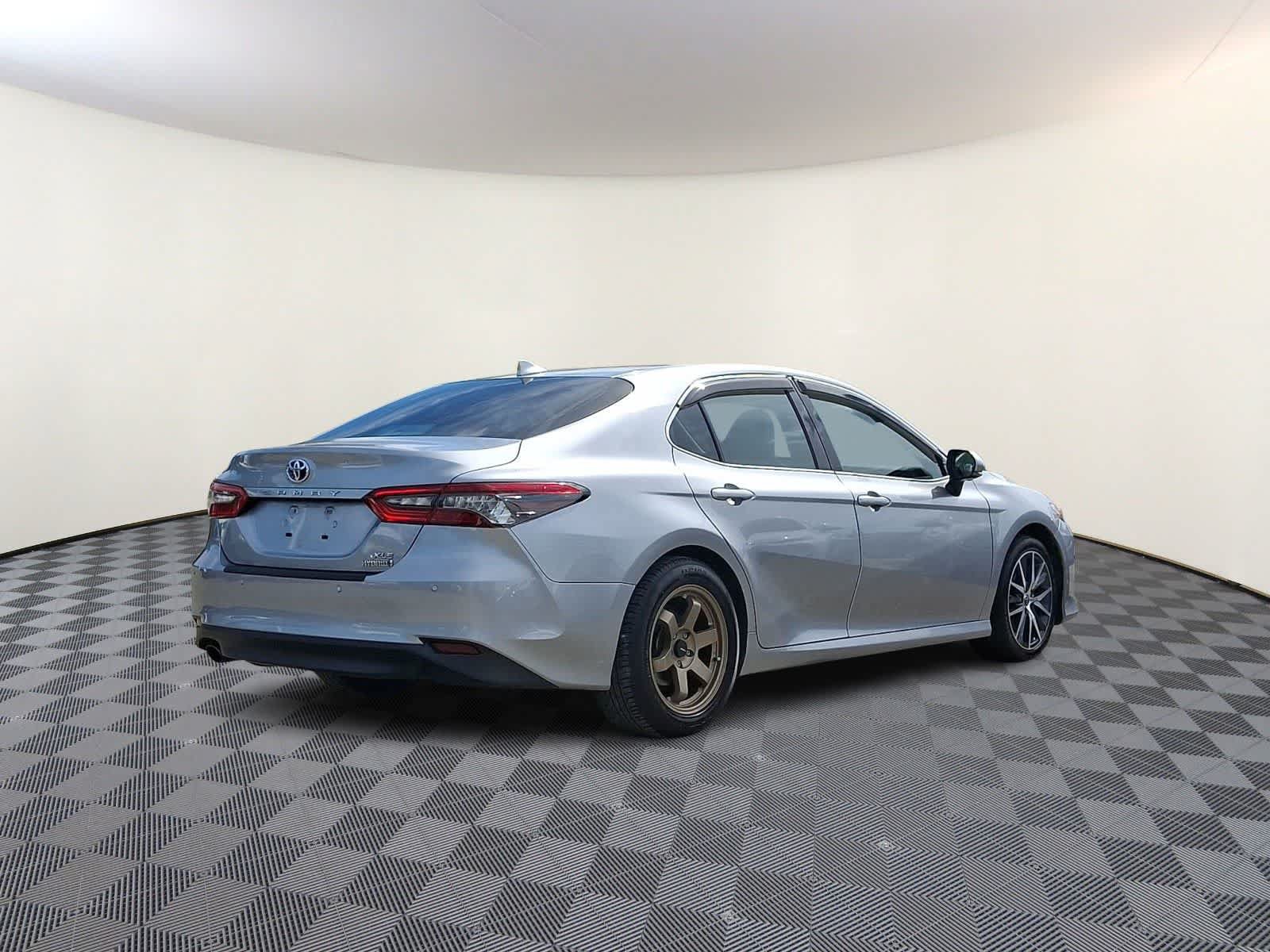 Used 2022 Toyota Camry XLE w/ Navigation Upgrade Package FWD image 5