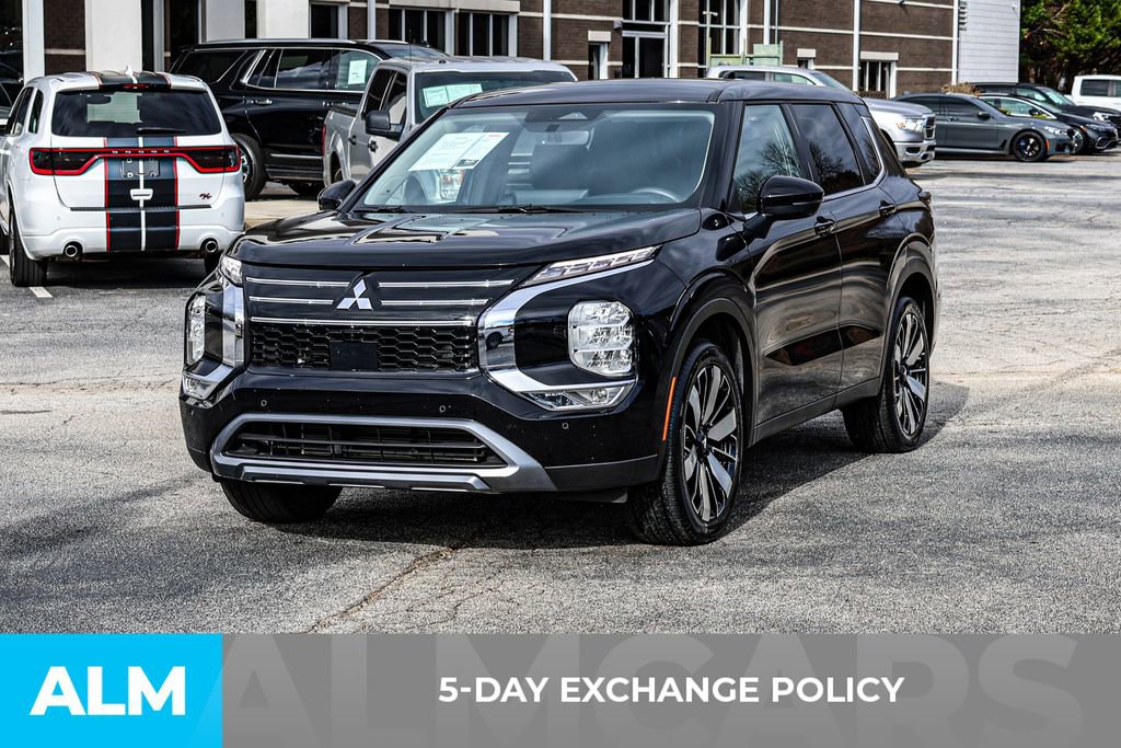 Used 2025 Mitsubishi Outlander SE image 4