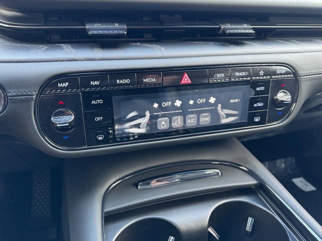 New 2026 Genesis G90 3.5T Prestige image 16