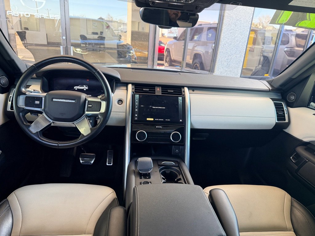 Used 2021 Land Rover Discovery S R-Dynamic AWD/4WD image 19